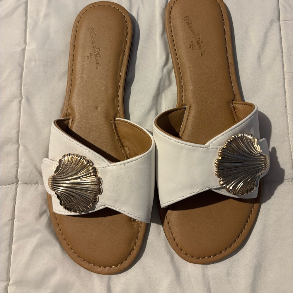 Women's Nesryn Shell Ornament Slide Sandals - Universal Thread™ White. 8 NWOT